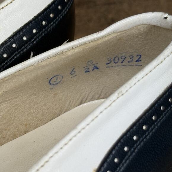 Vintage Red Cross Two-Tone Comfort Flats / Low Heels Women’s (Navy + Ivory) 6AA - Picture 6 of 11